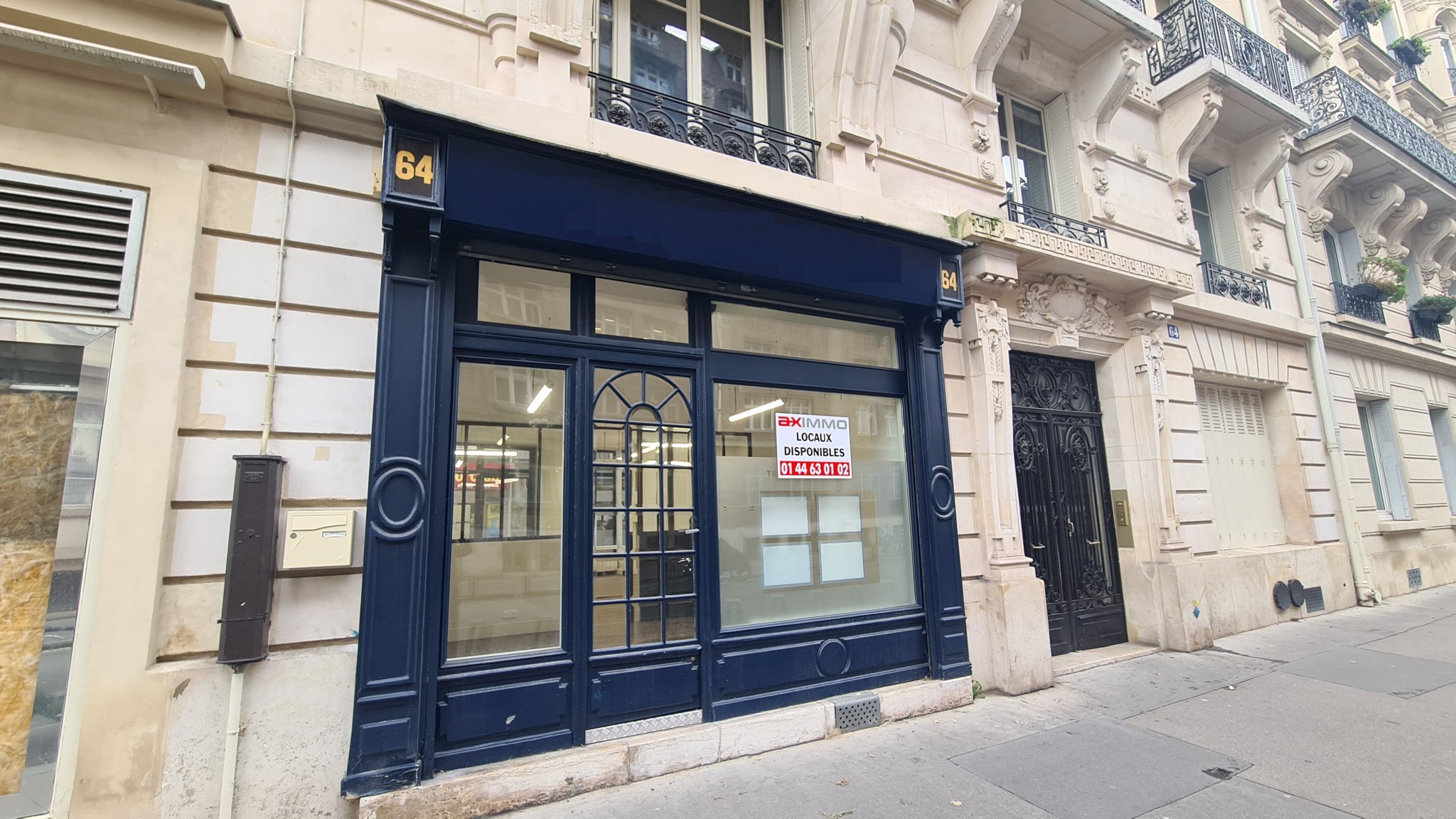 Location Bureau / Commerce à Paris Batignolles-Monceaux 17e arrondissement 0 pièce