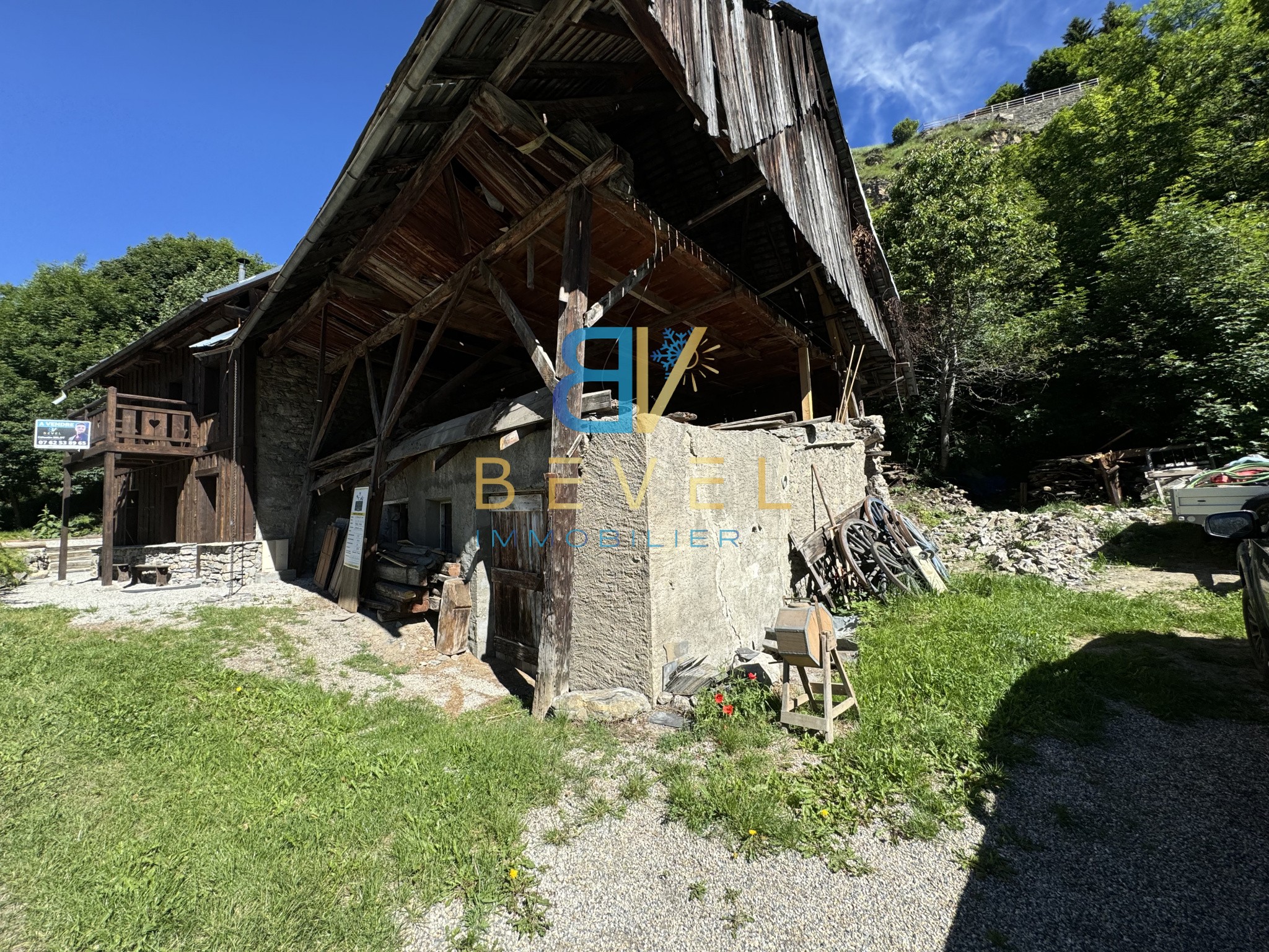 Vente Terrain à Fontcouverte-la-Toussuire 5 pièces