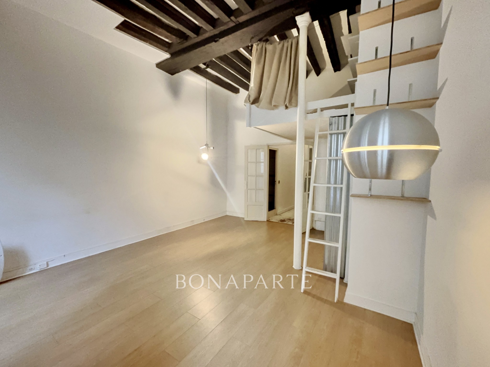 Vente Appartement à Paris Hôtel de Ville 4e arrondissement 1 pièce