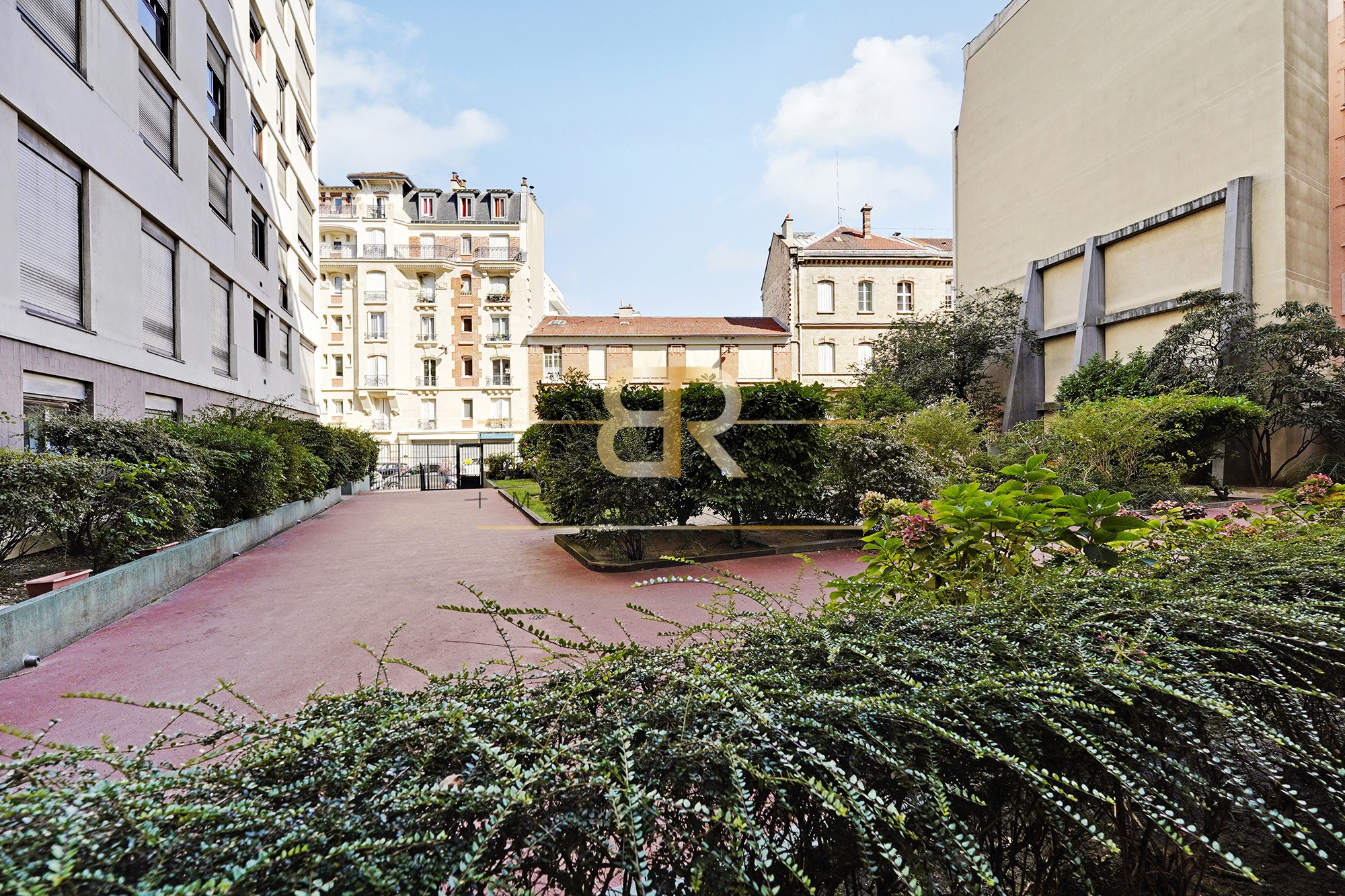 Vente Appartement à Paris Buttes-Chaumont 19e arrondissement 4 pièces