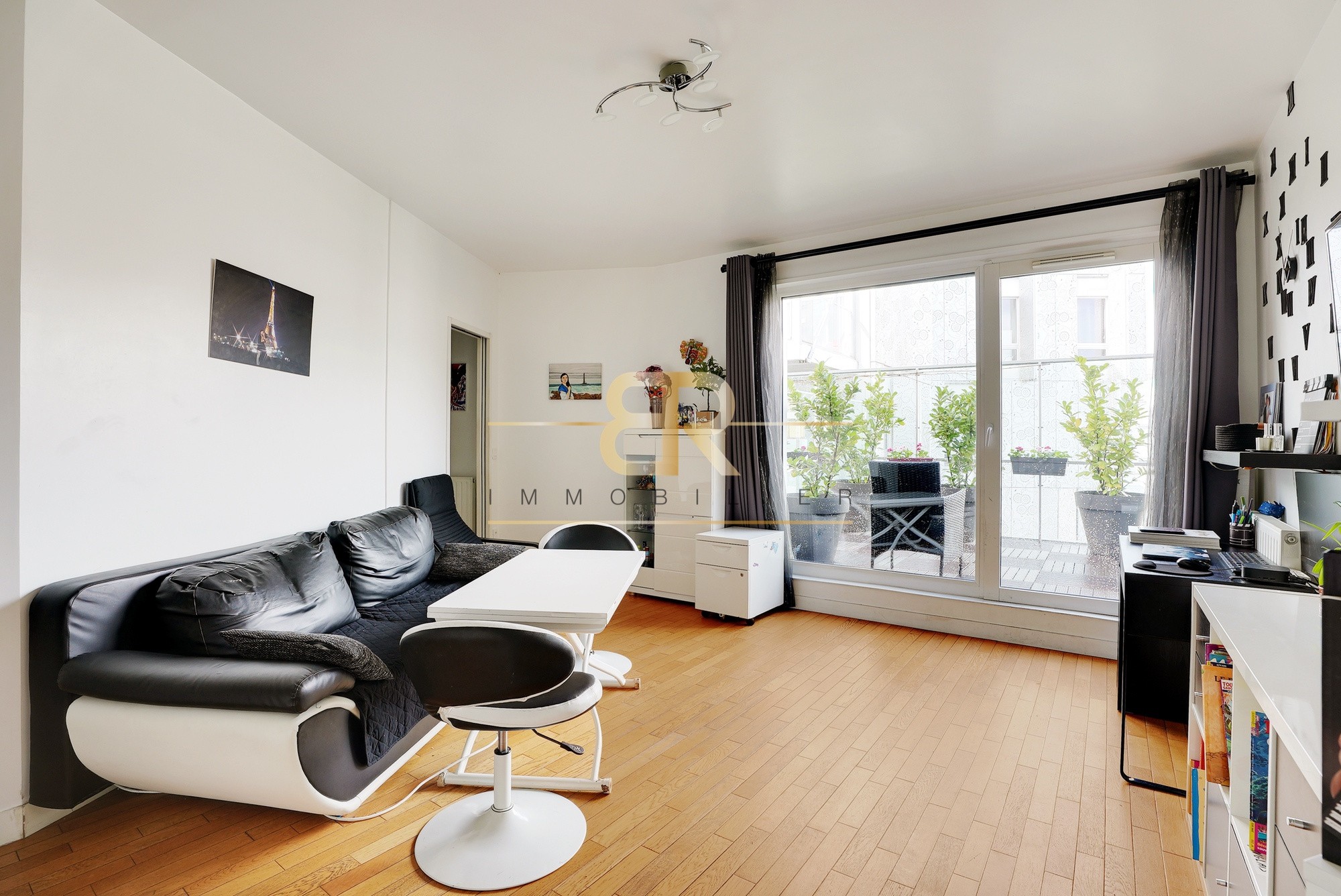 Vente Appartement à Paris Buttes-Chaumont 19e arrondissement 3 pièces