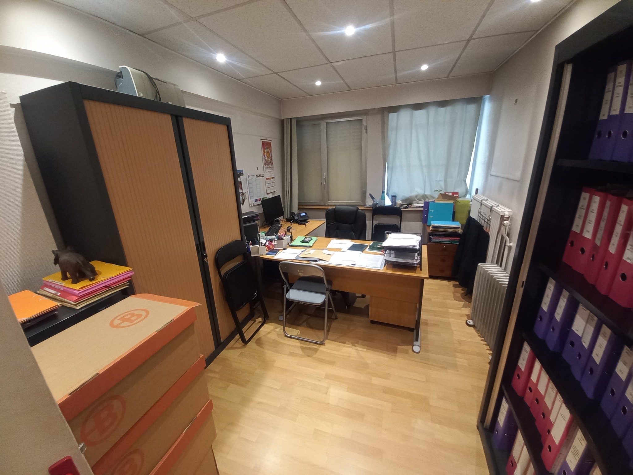 Location Bureau / Commerce à Paris Batignolles-Monceaux 17e arrondissement 0 pièce