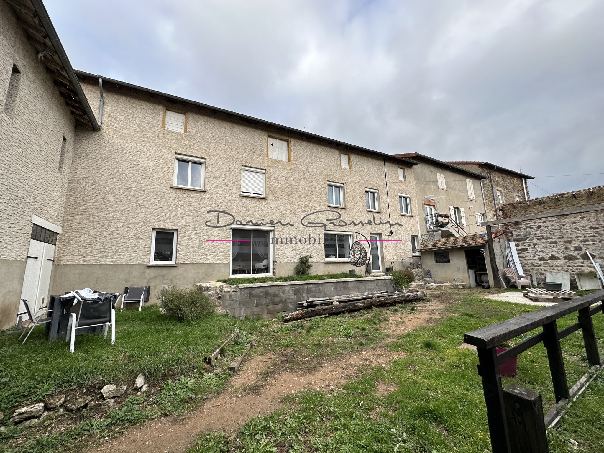 Vente Maison à Saint-Symphorien-de-Lay 8 pièces