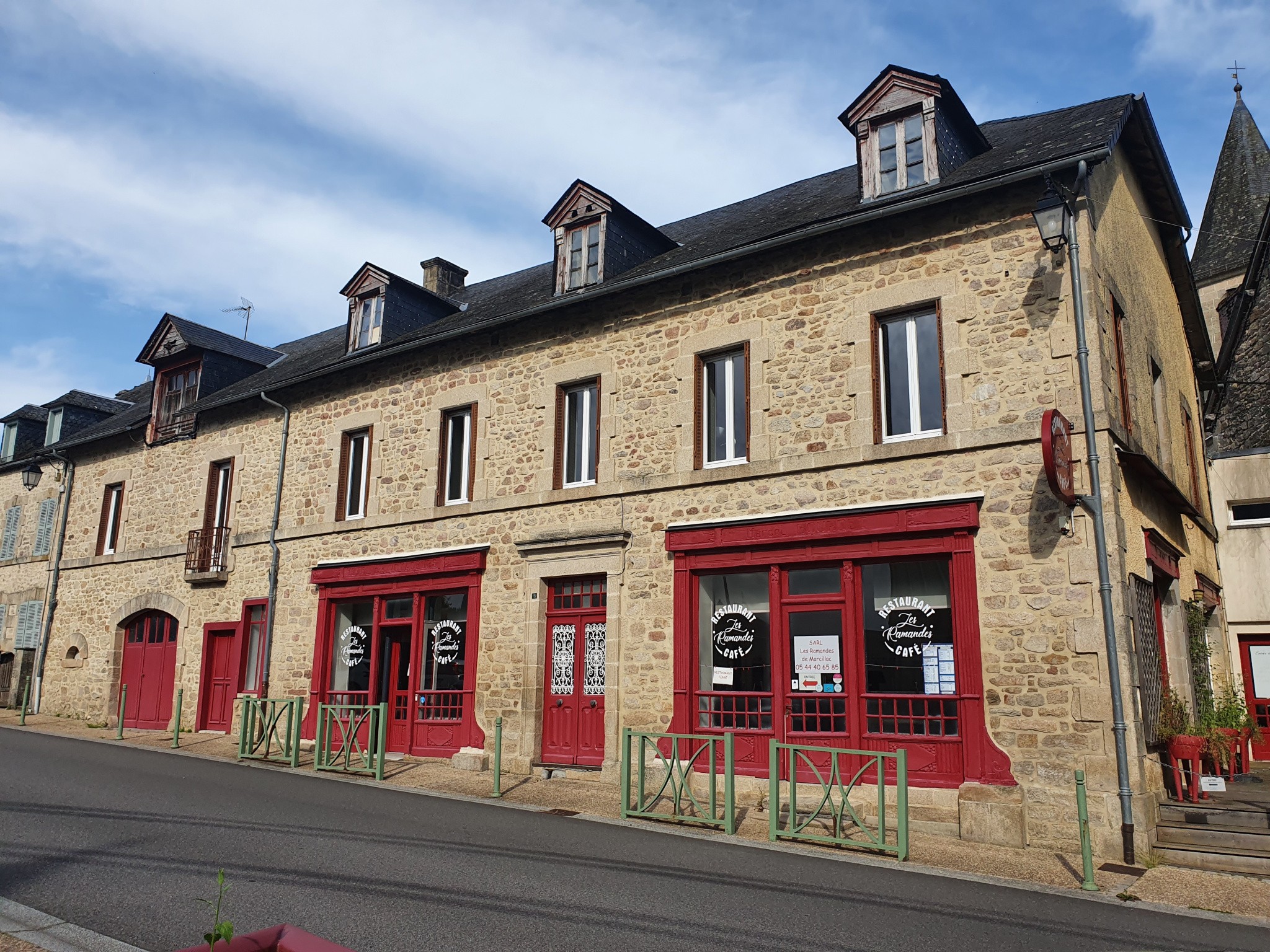 Vente Bureau / Commerce à Marcillac-la-Croisille 9 pièces