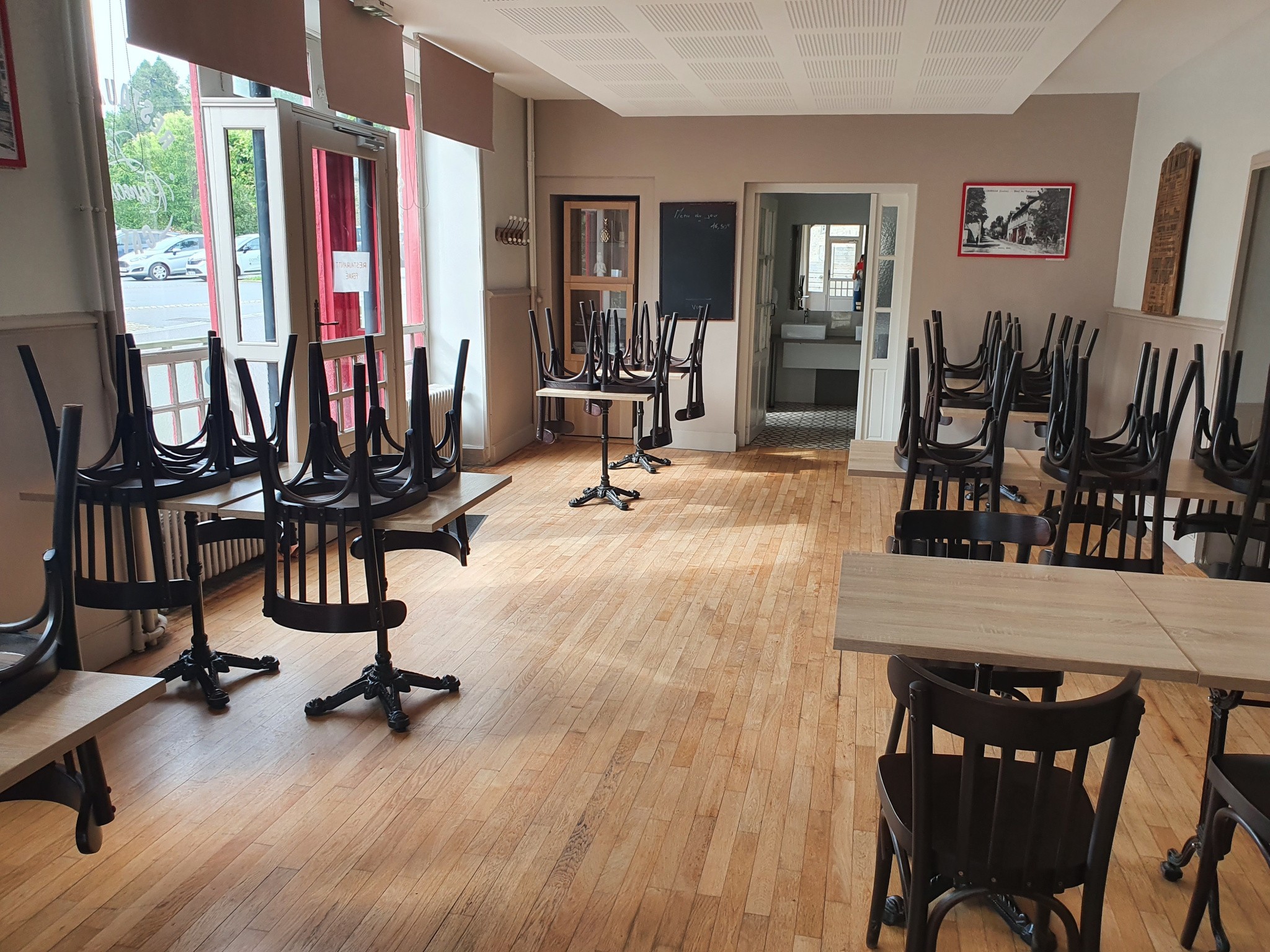 Vente Bureau / Commerce à Marcillac-la-Croisille 9 pièces