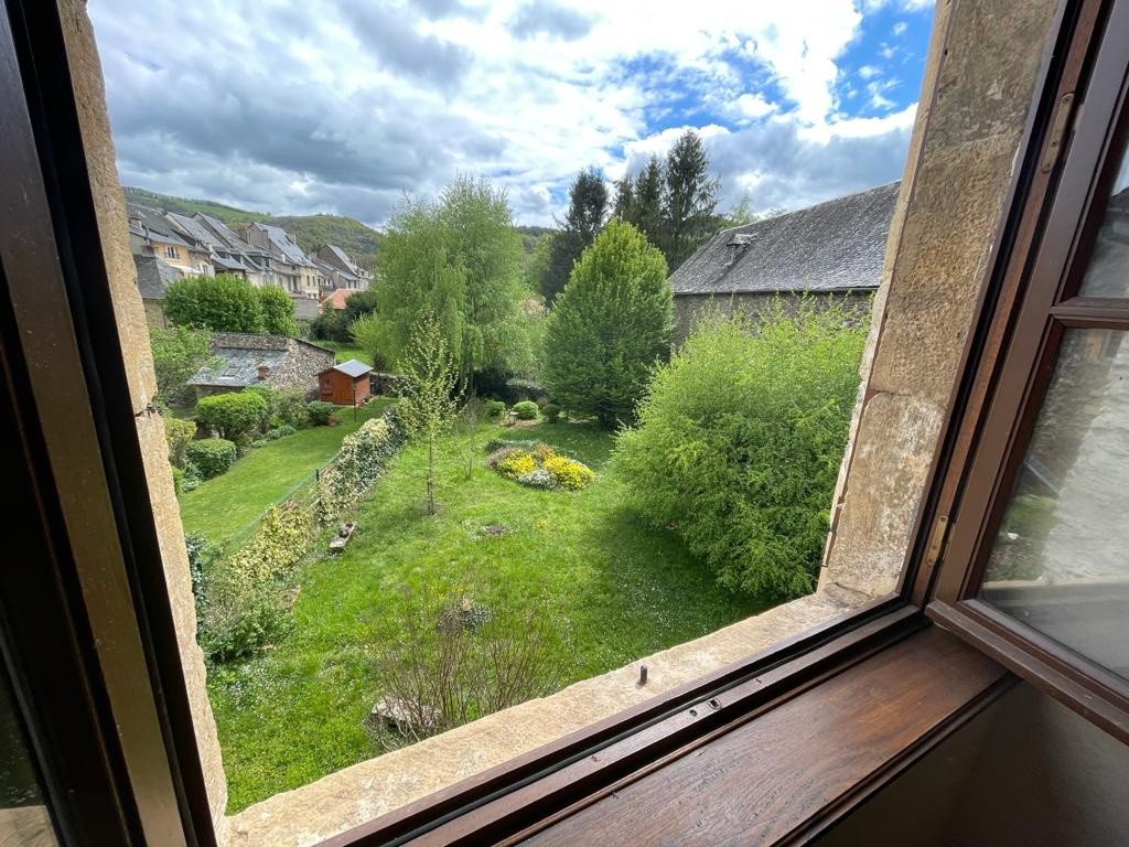 Vente Appartement à Saint-Geniez-d'Olt-et-d'Aubrac 6 pièces