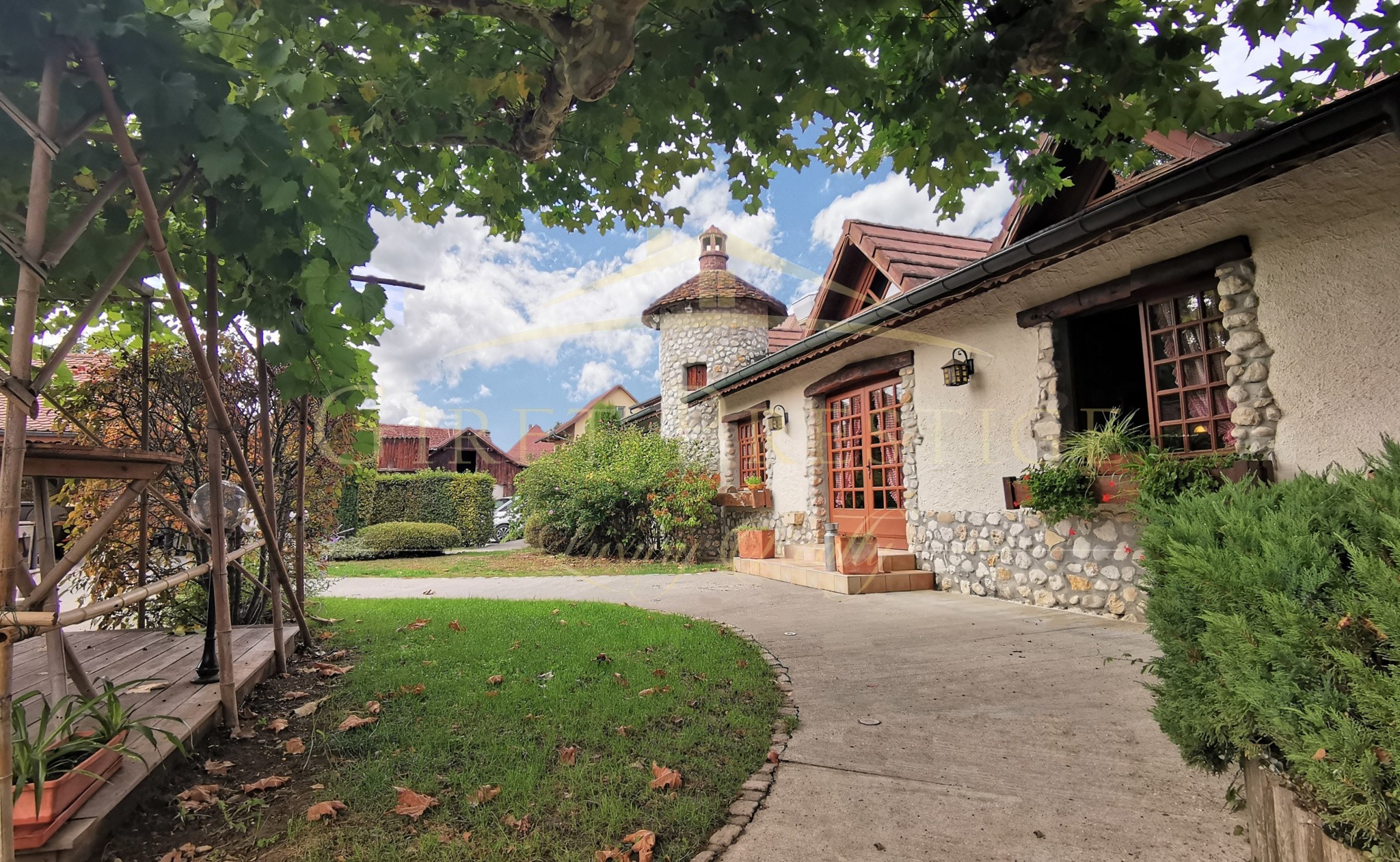 Vente Maison à Saint-Genix-sur-Guiers 12 pièces