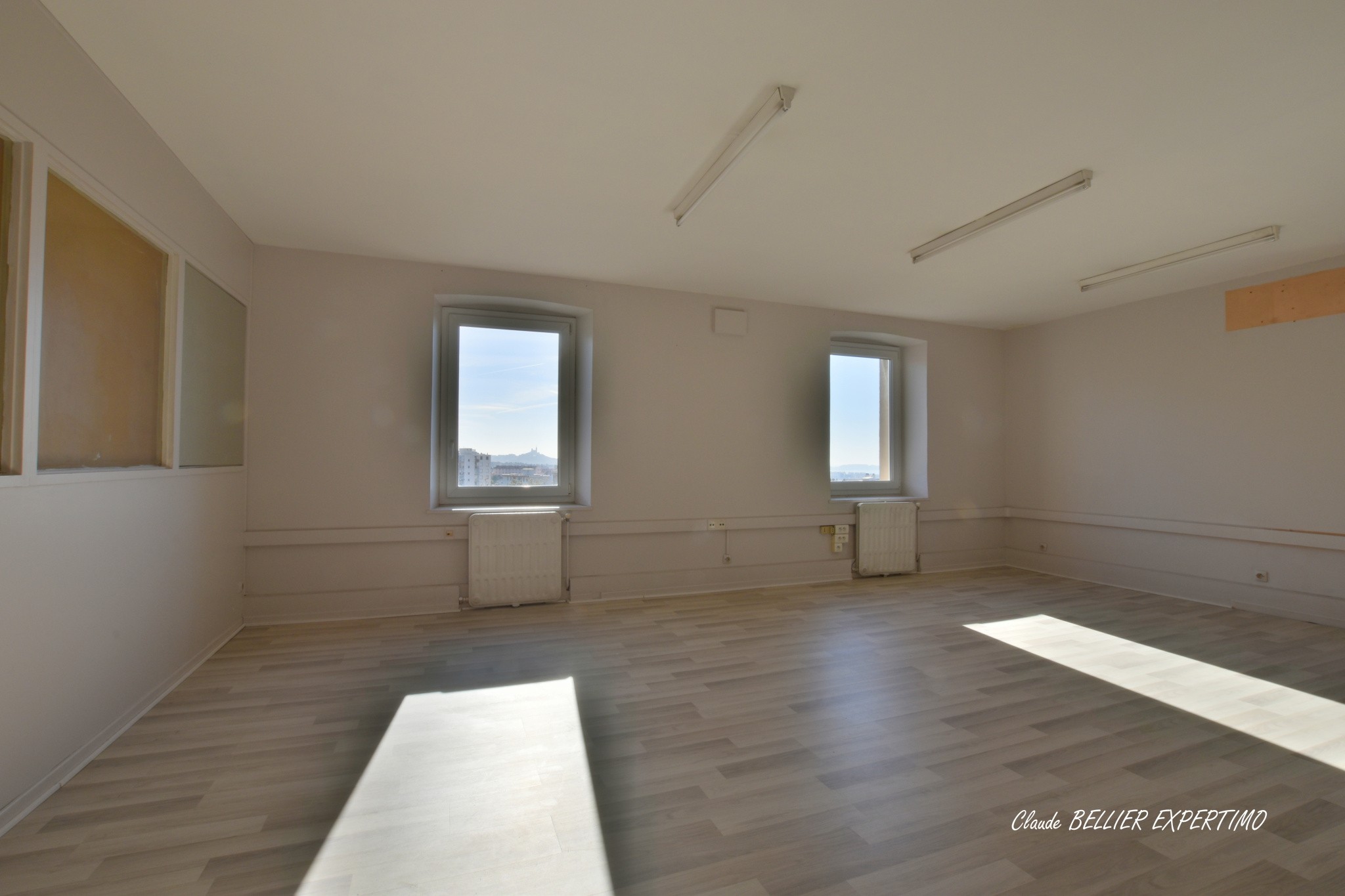 Location Bureau / Commerce à Marseille 13e arrondissement 10 pièces