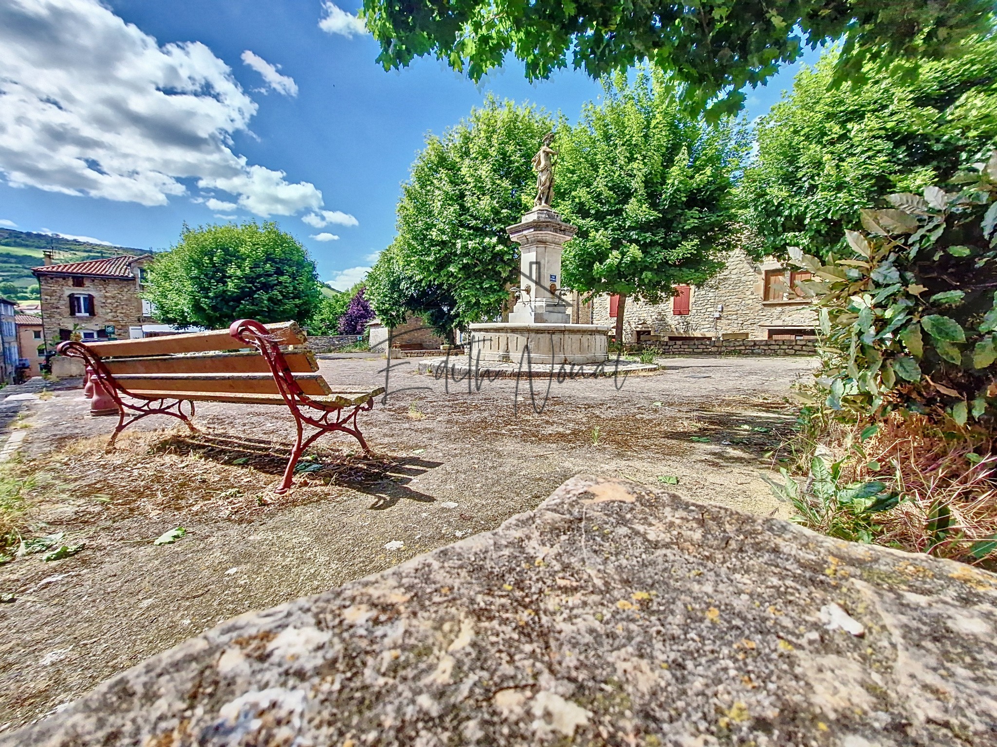 Vente Maison à Saint-Georges-de-Luzençon 5 pièces