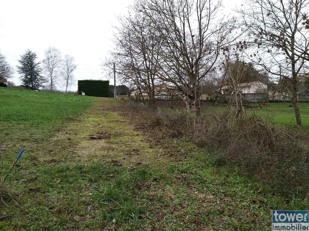 Vente Terrain à Garat 0 pièce