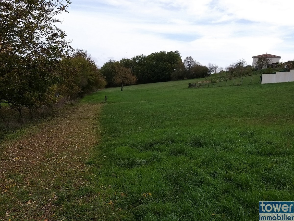 Vente Terrain à Garat 0 pièce