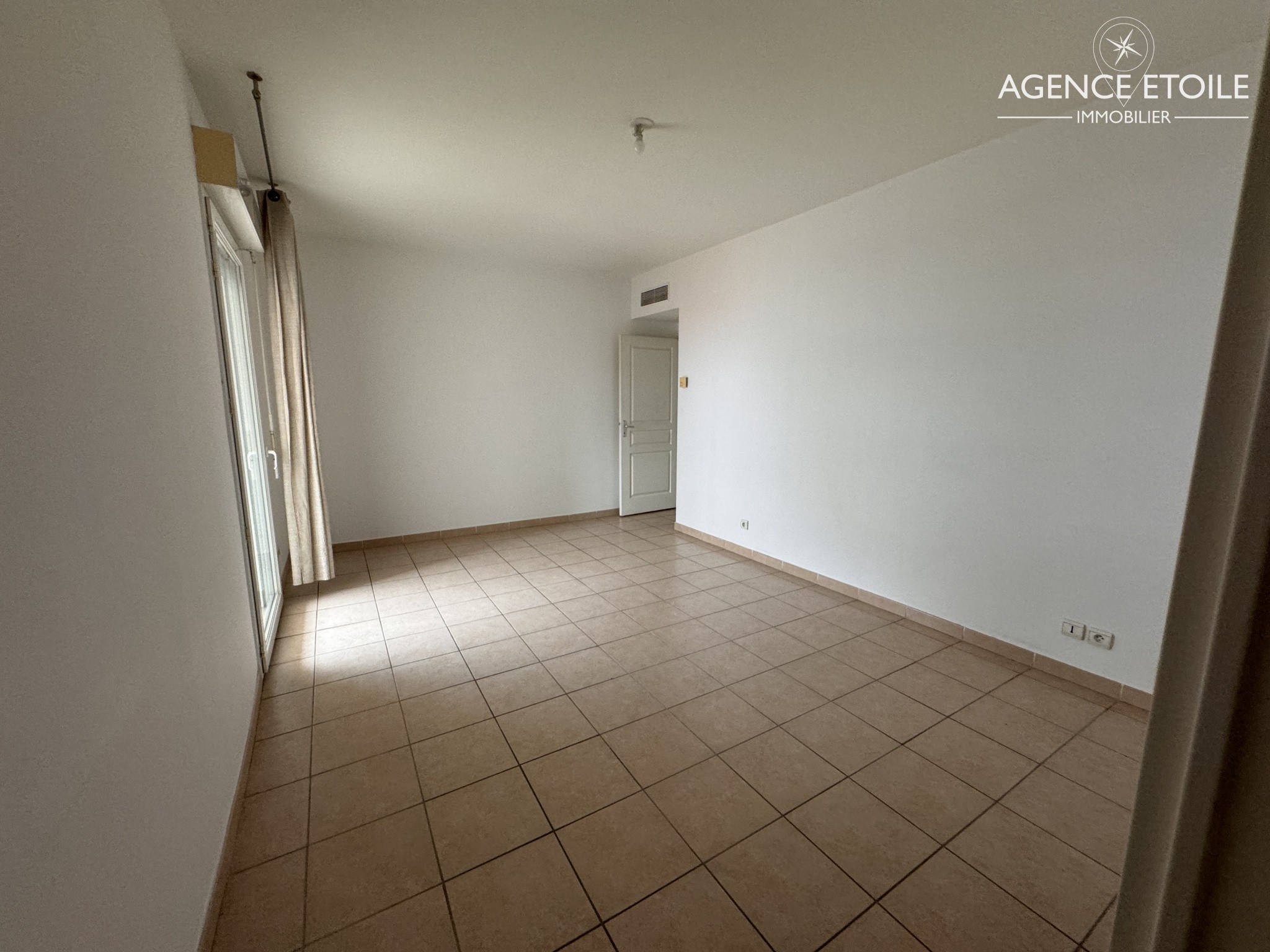 Location Appartement à Marseille 8e arrondissement 4 pièces