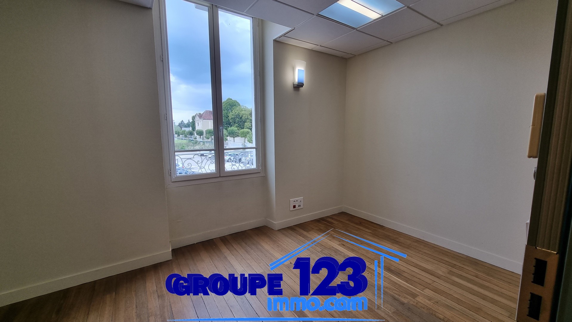 Location Bureau / Commerce à Auxerre 0 pièce