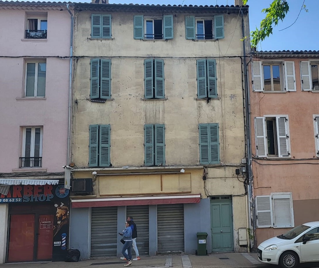 Vente Bureau / Commerce à Toulon 15 pièces