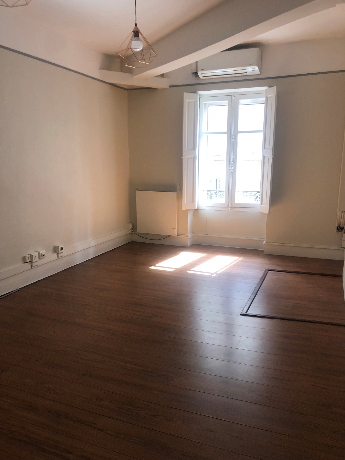 Location Bureau / Commerce à Toulouse 6 pièces