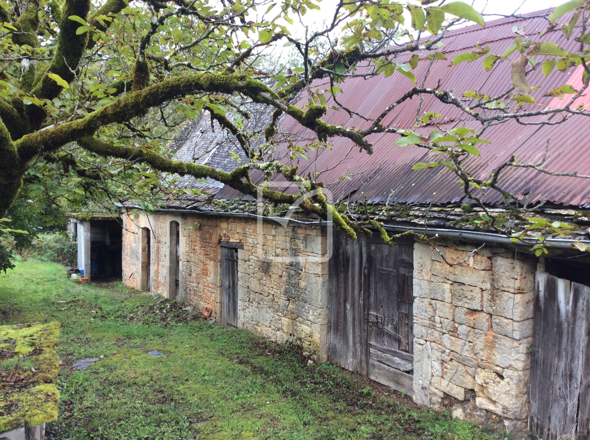 Vente Maison à Chartrier-Ferrière 1 pièce