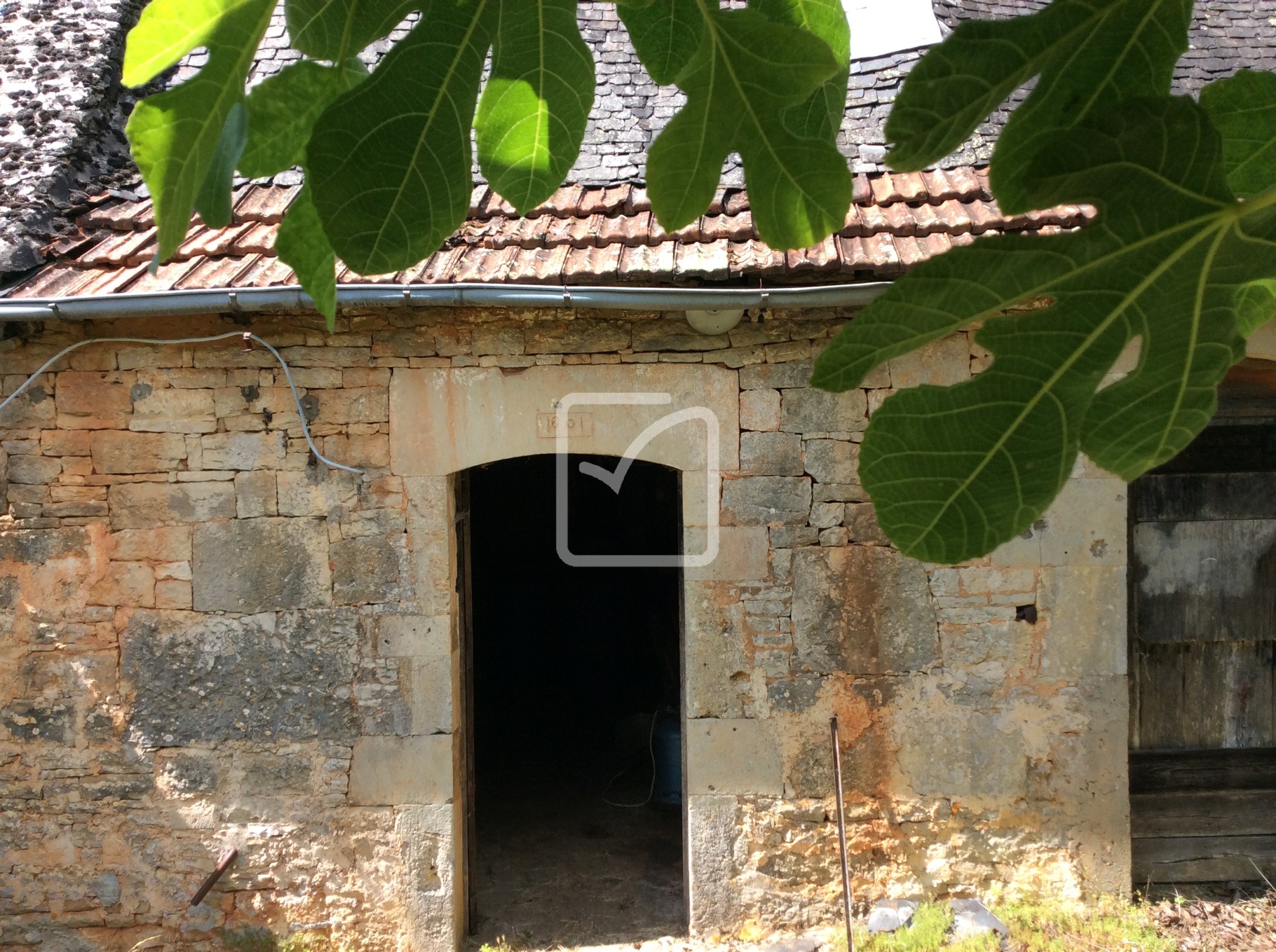 Vente Maison à Chartrier-Ferrière 1 pièce