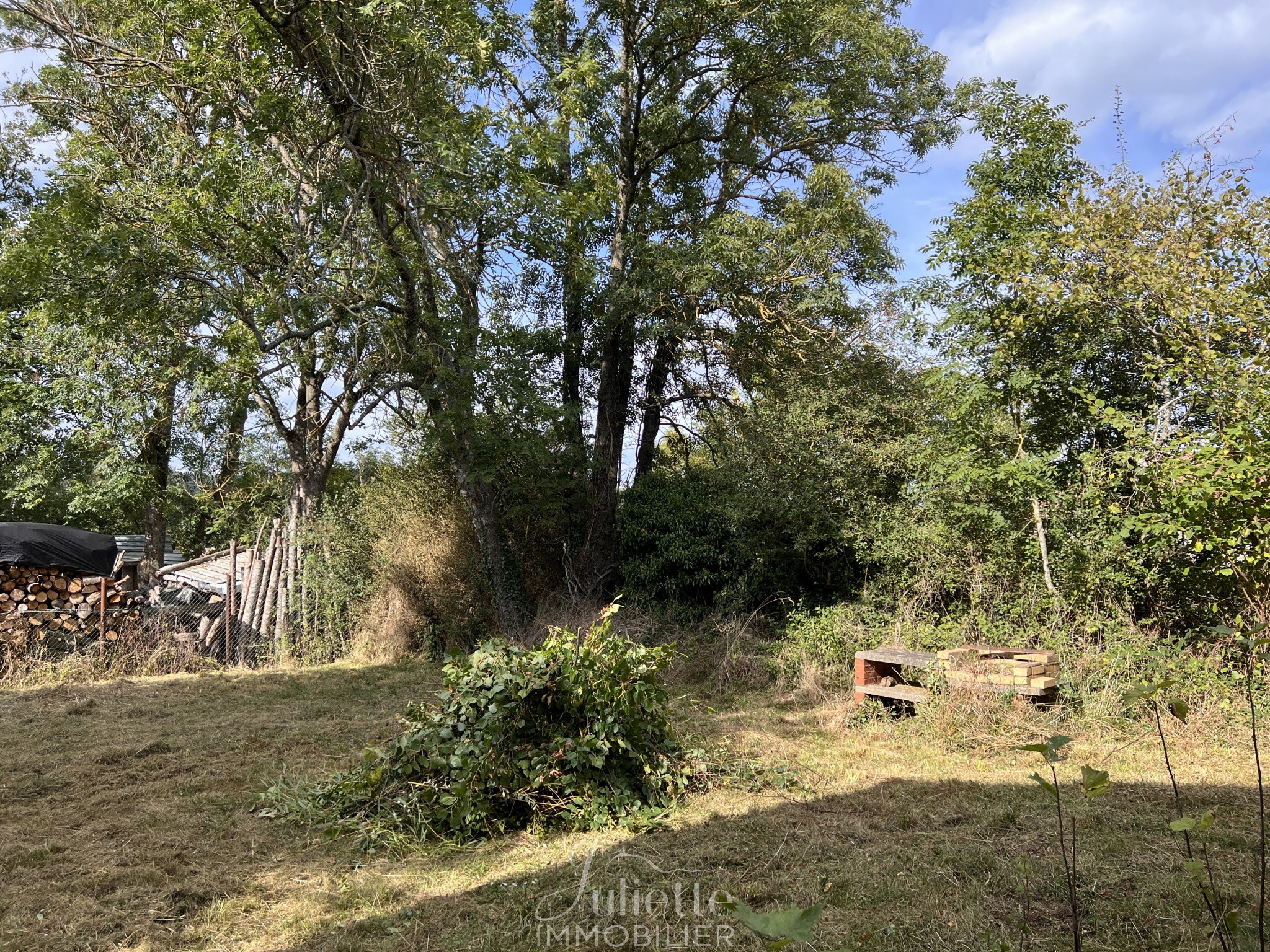 Vente Garage / Parking à Saint-Hilaire-la-Croix 2 pièces