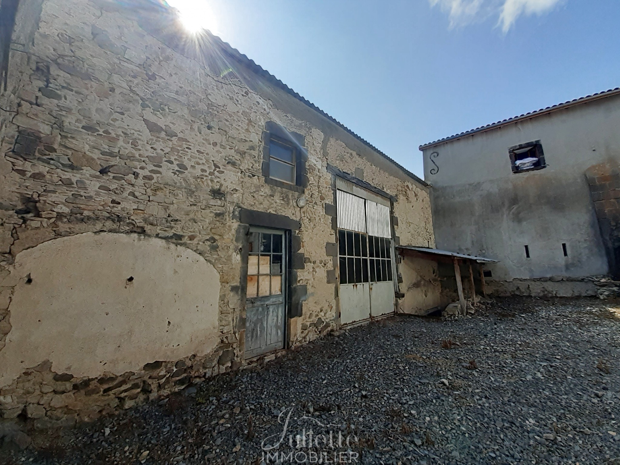 Vente Garage / Parking à Combronde 0 pièce