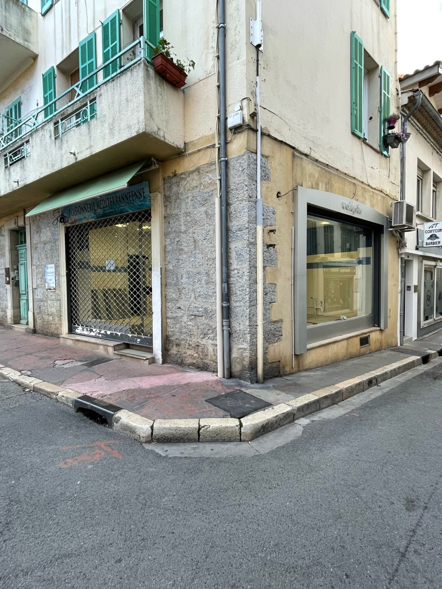 Location Bureau / Commerce à Draguignan 0 pièce