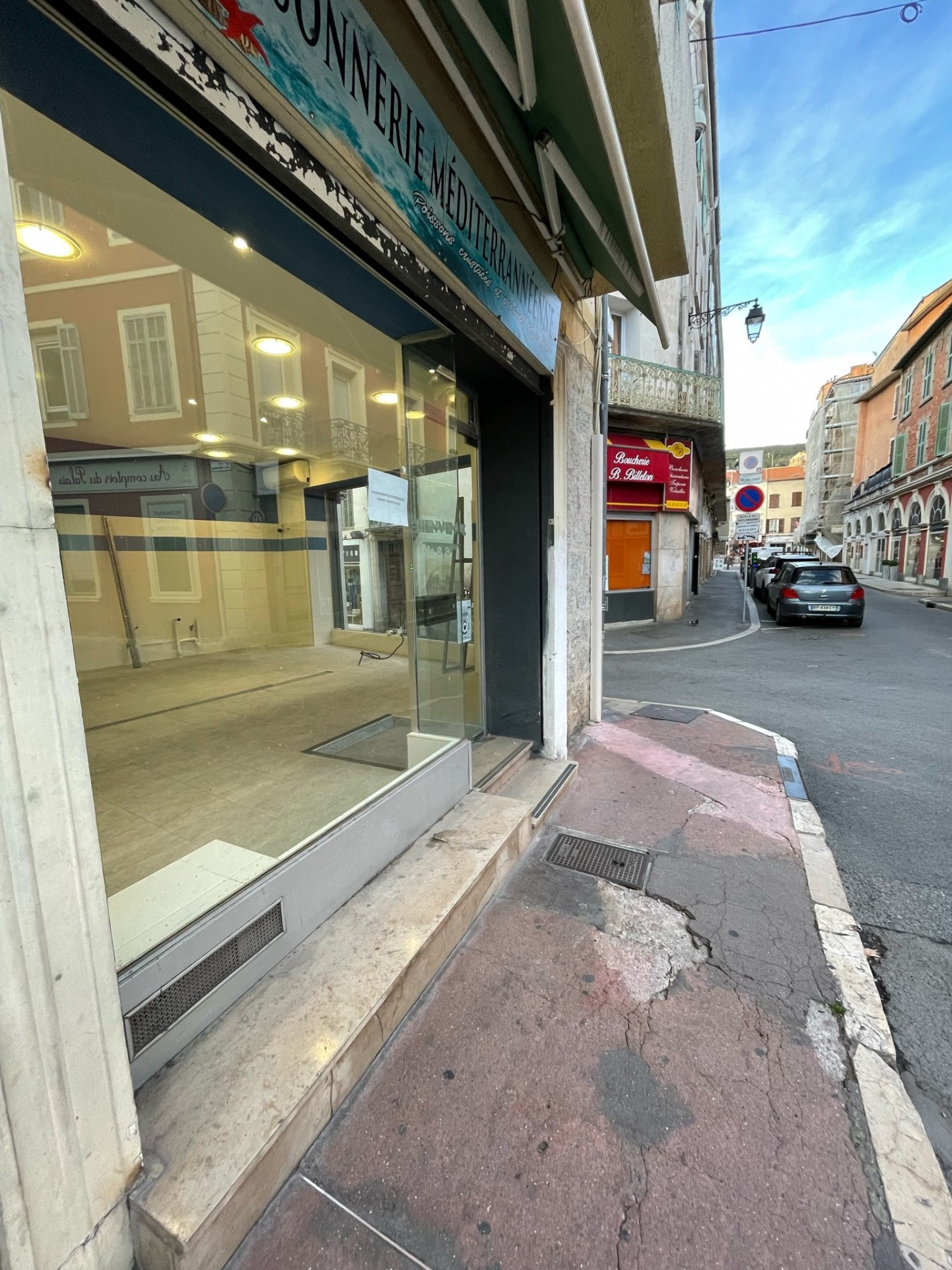 Location Bureau / Commerce à Draguignan 0 pièce