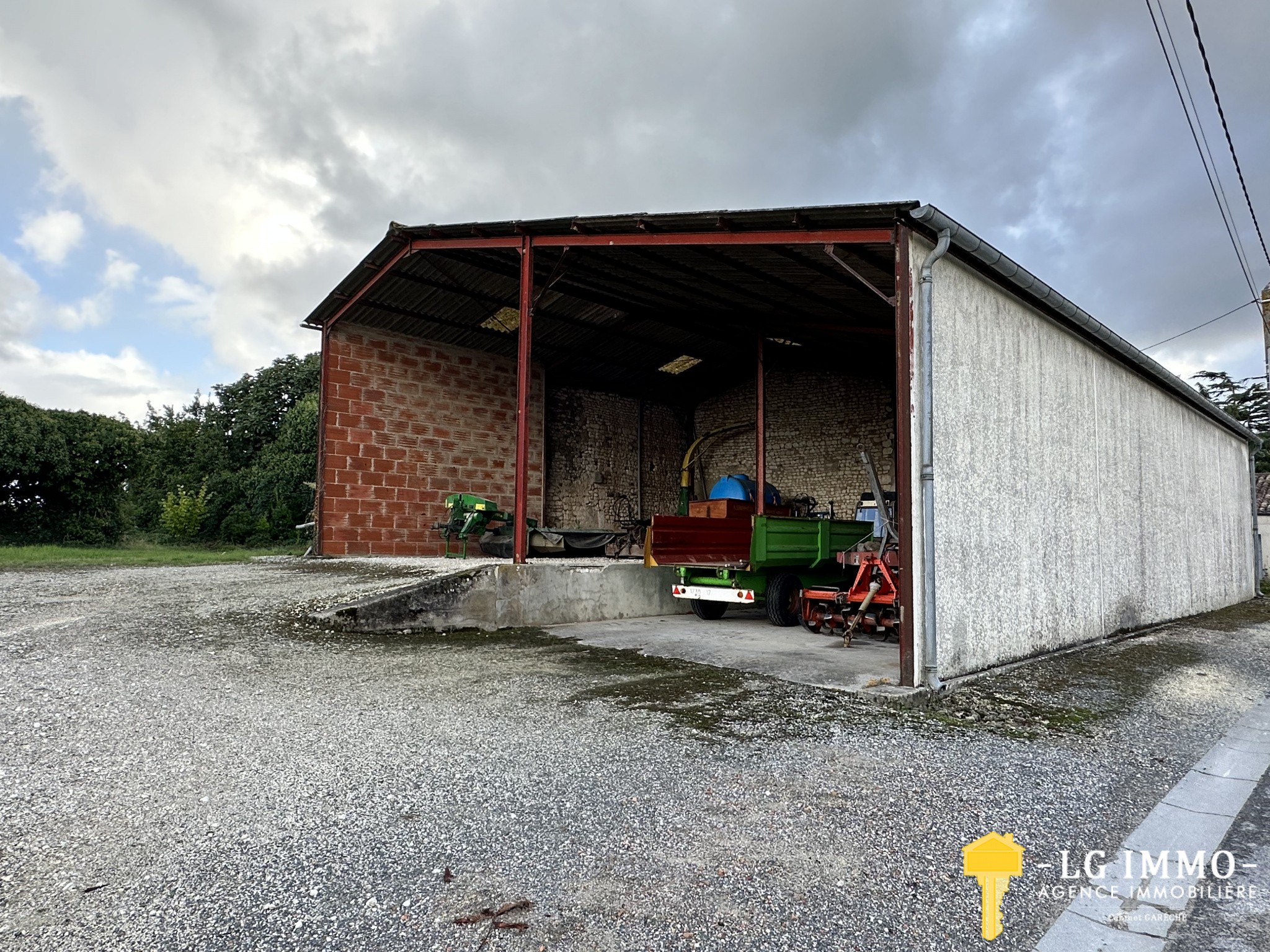 Vente Garage / Parking à Brie-sous-Mortagne 0 pièce