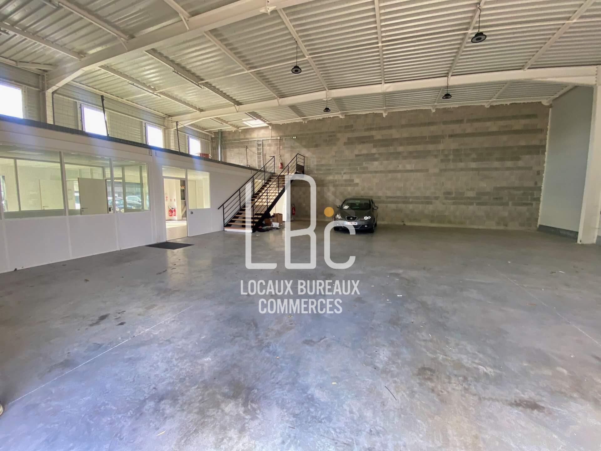 Location Bureau / Commerce à les Sorinières 5 pièces