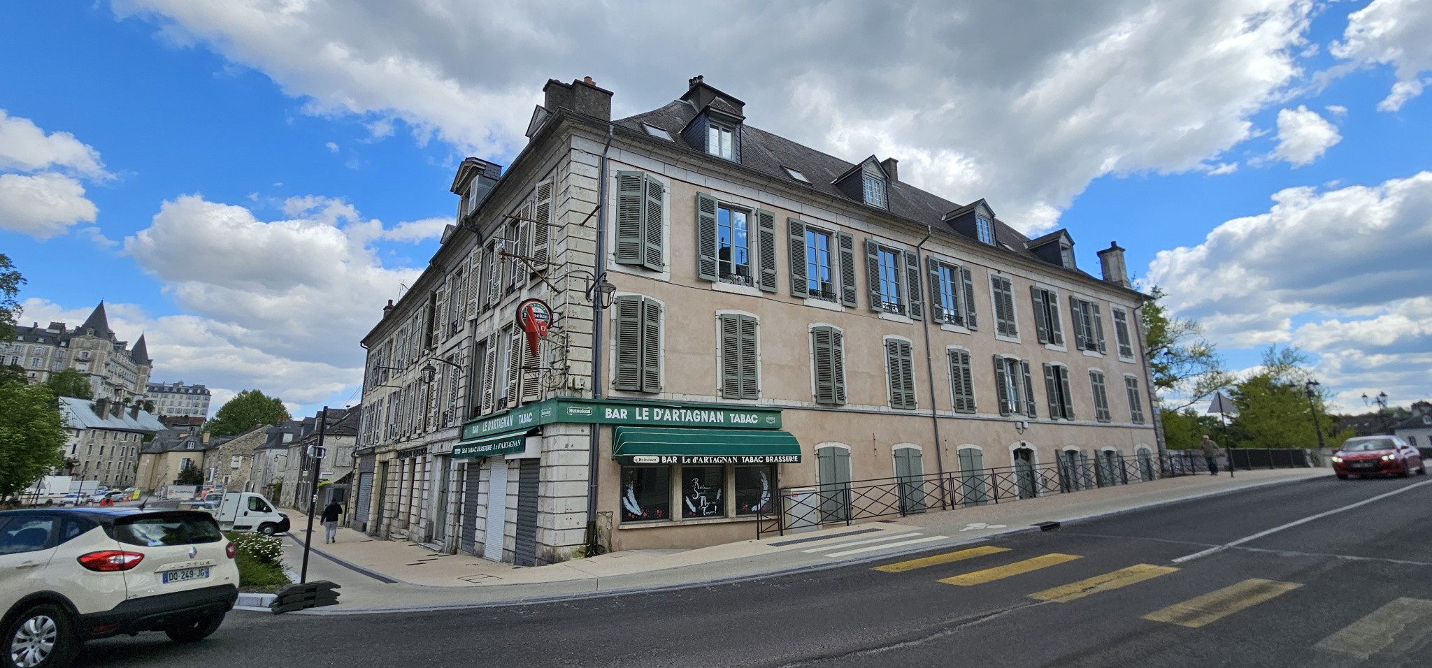 Location Bureau / Commerce à Pau 0 pièce