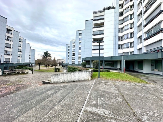 Vente Bureau / Commerce à Saint-Genis-Pouilly 0 pièce