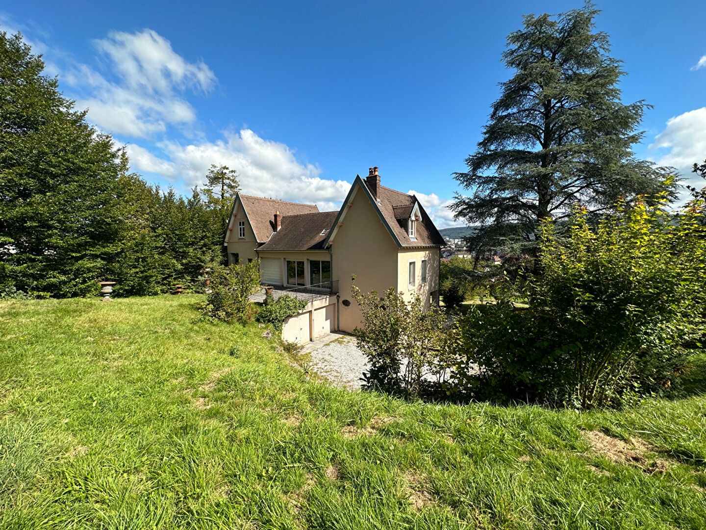 Vente Maison à Lons-le-Saunier 9 pièces