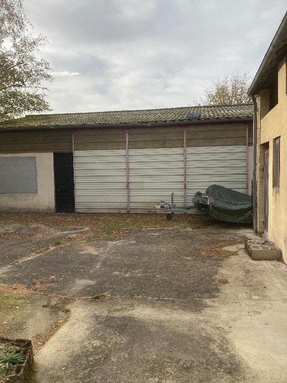 Vente Garage / Parking à Ivoy-le-Pré 0 pièce