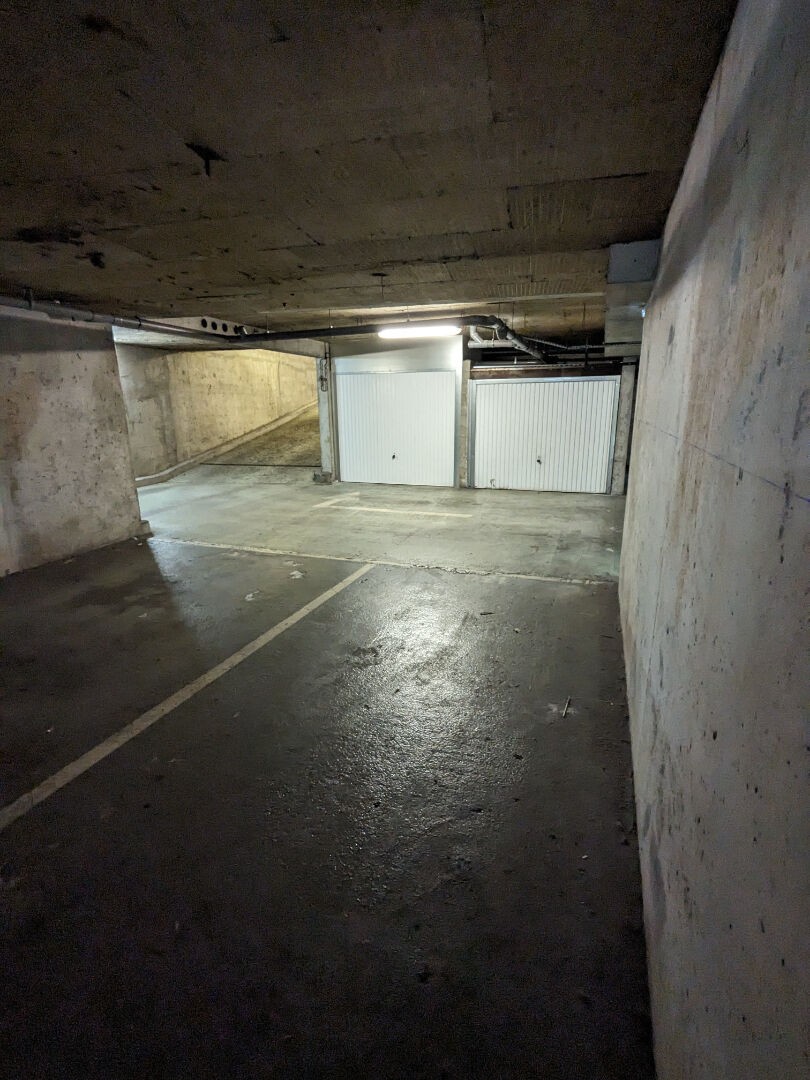 Location Garage / Parking à Paris Buttes-Chaumont 19e arrondissement 0 pièce