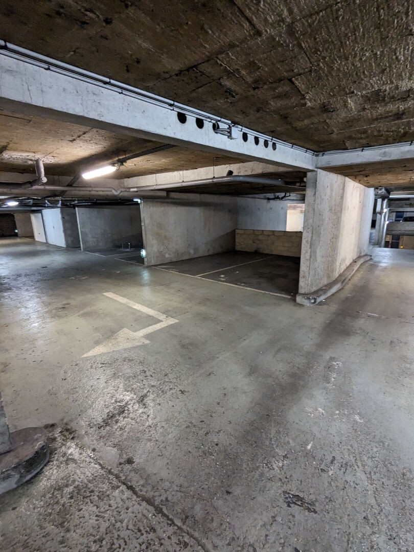 Location Garage / Parking à Paris Buttes-Chaumont 19e arrondissement 0 pièce