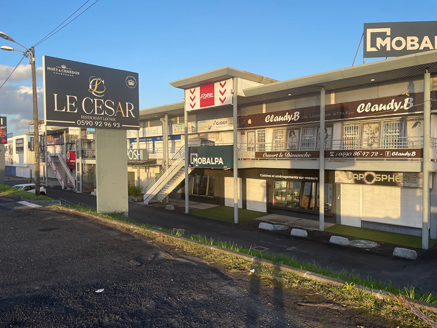 Location Garage / Parking à Baie-Mahault 0 pièce