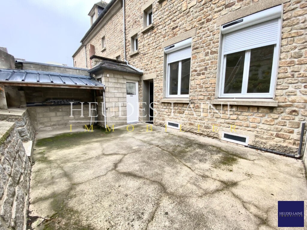 Vente Bureau / Commerce à Saint-Hilaire-du-Harcouët 2 pièces