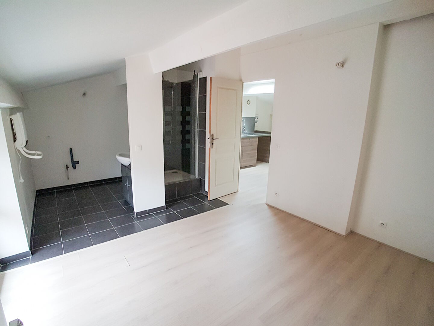 Location Appartement à Vins-sur-Caramy 2 pièces