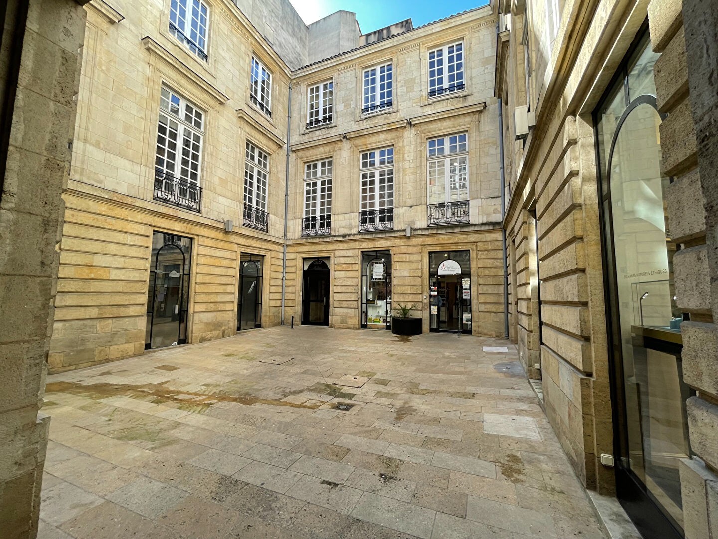 Location Garage / Parking à Bordeaux 4 pièces