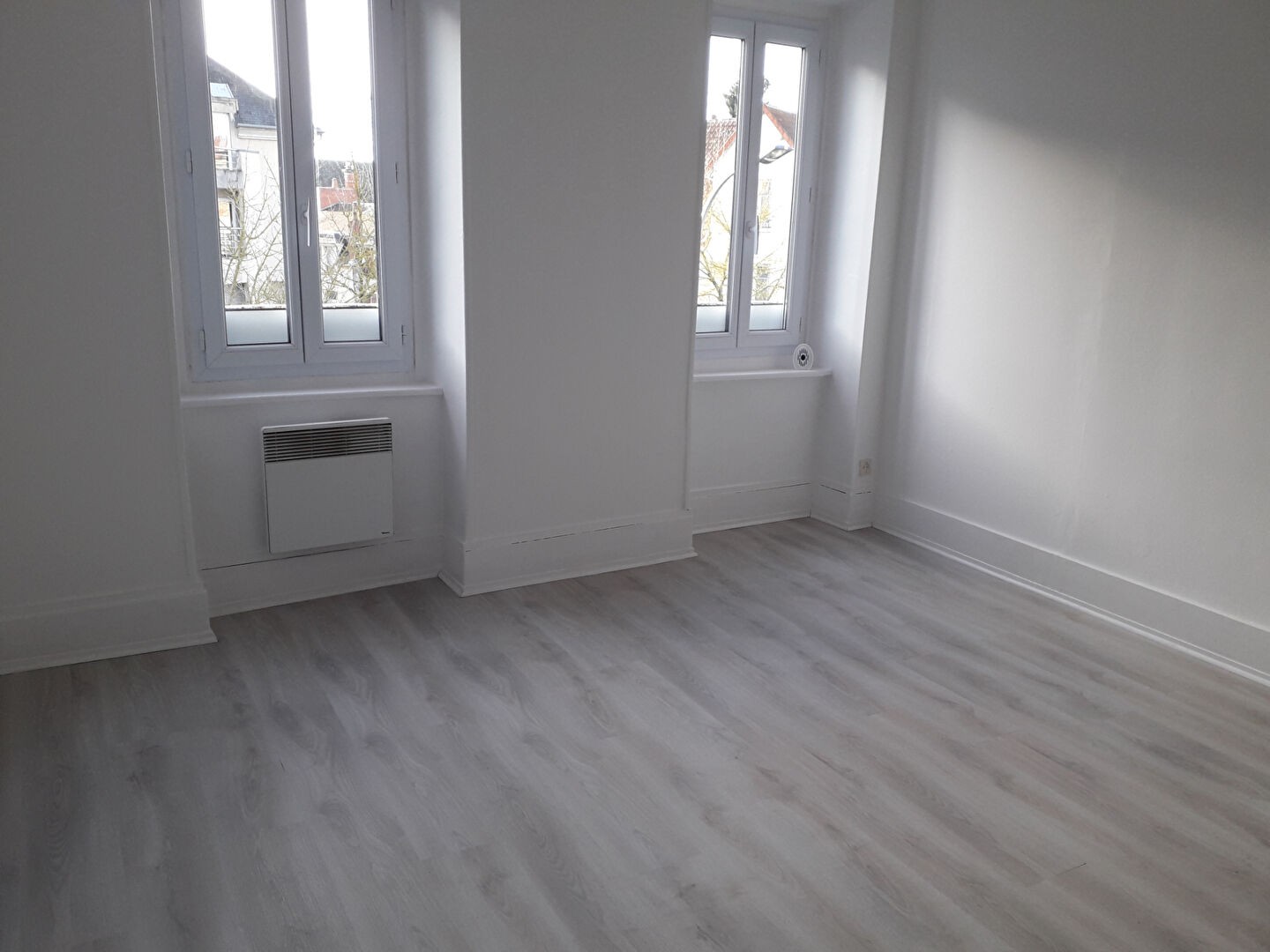 Vente Bureau / Commerce à Nevers 11 pièces