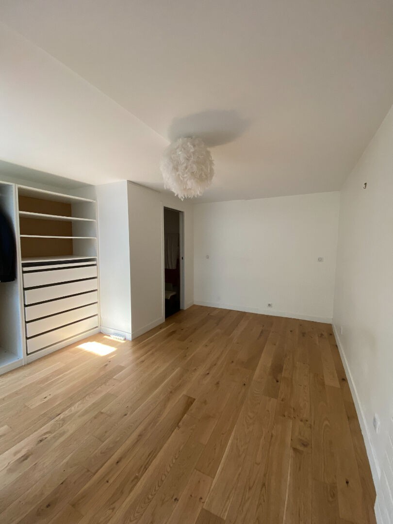 Vente Appartement à Paris Buttes-Chaumont 19e arrondissement 5 pièces