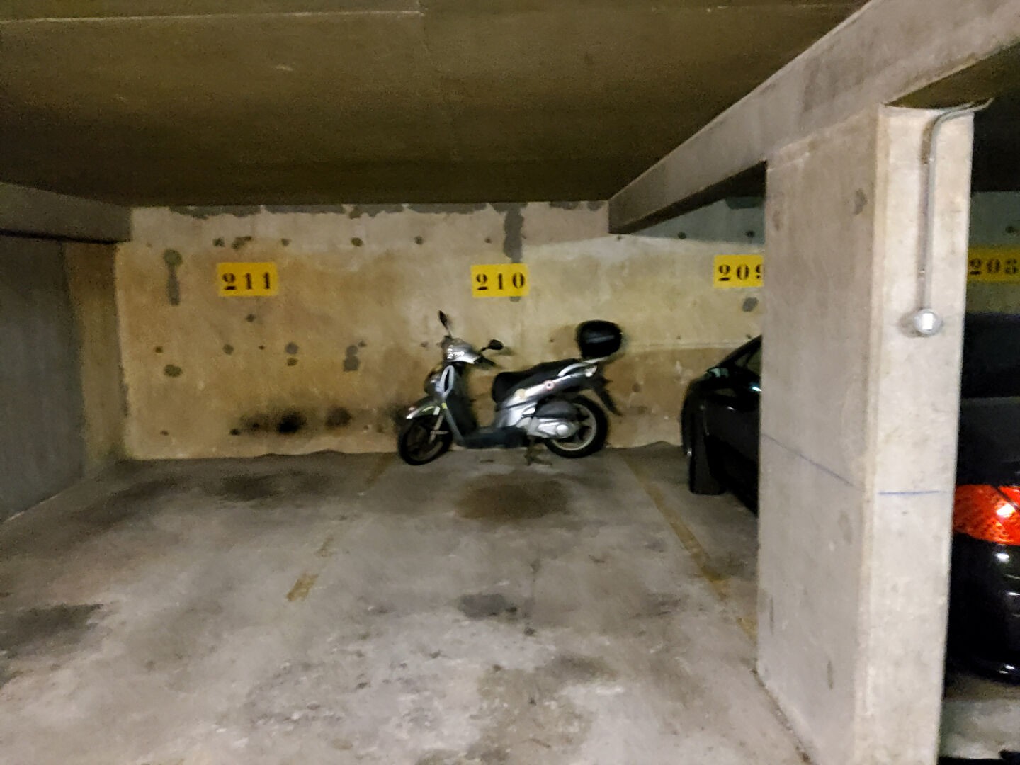 Location Garage / Parking à Paris Reuilly 12e arrondissement 0 pièce