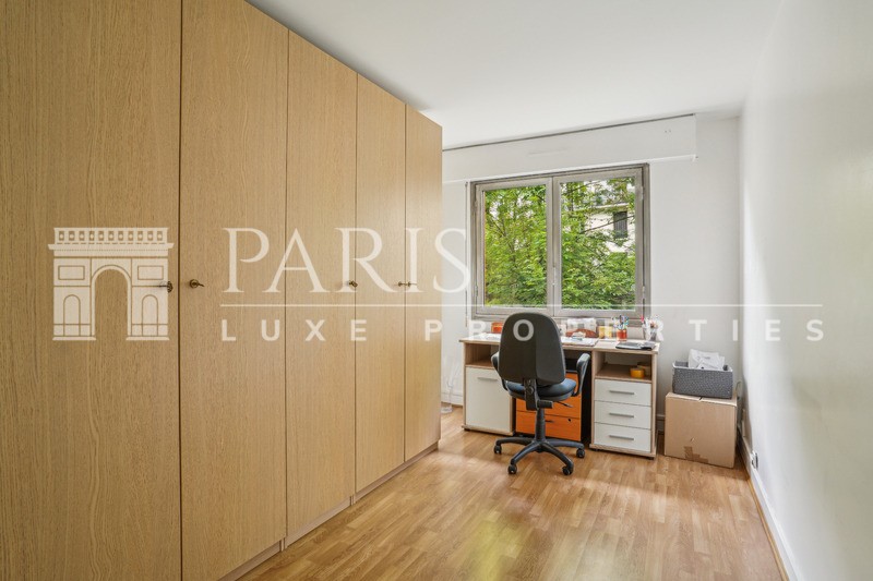 Vente Appartement à Paris Buttes-Chaumont 19e arrondissement 3 pièces