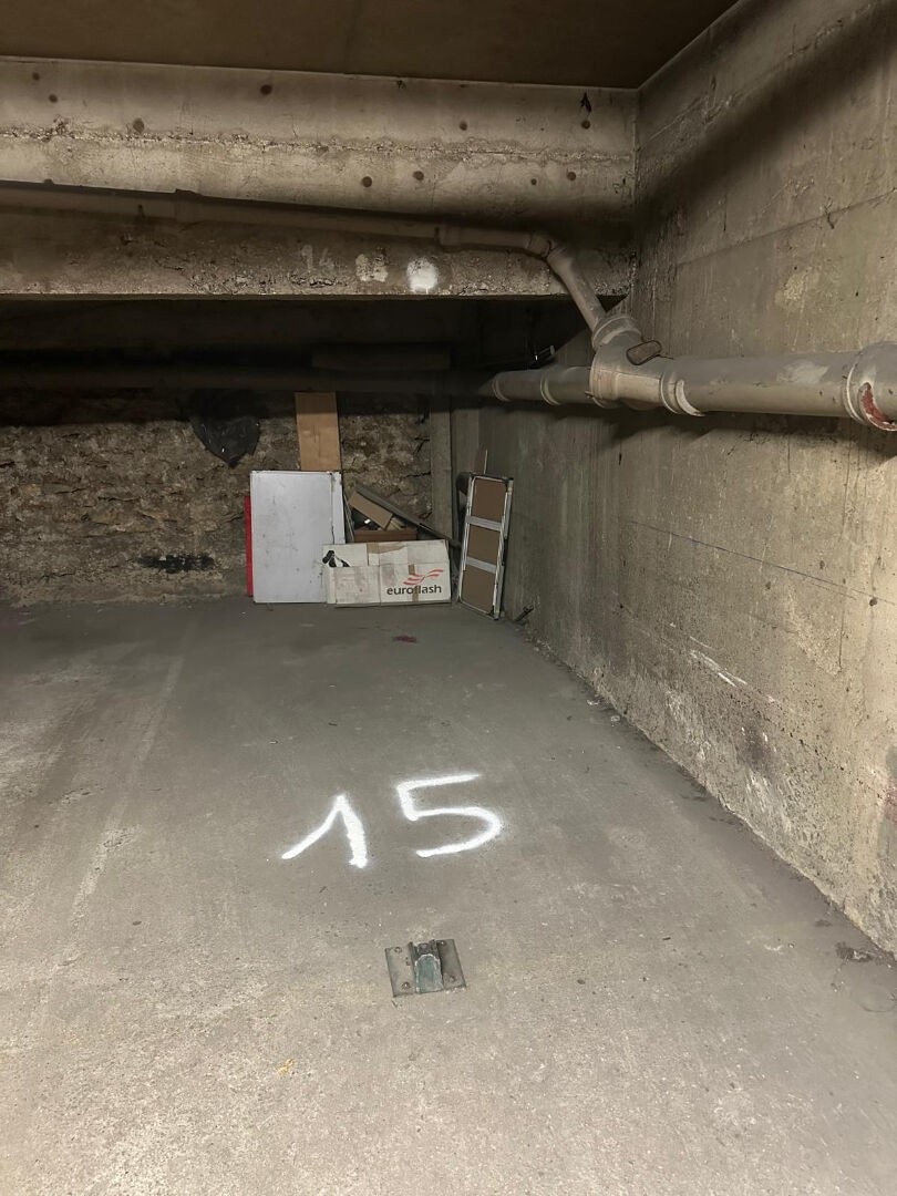 Location Garage / Parking à Paris Ménilmontant 20e arrondissement 0 pièce