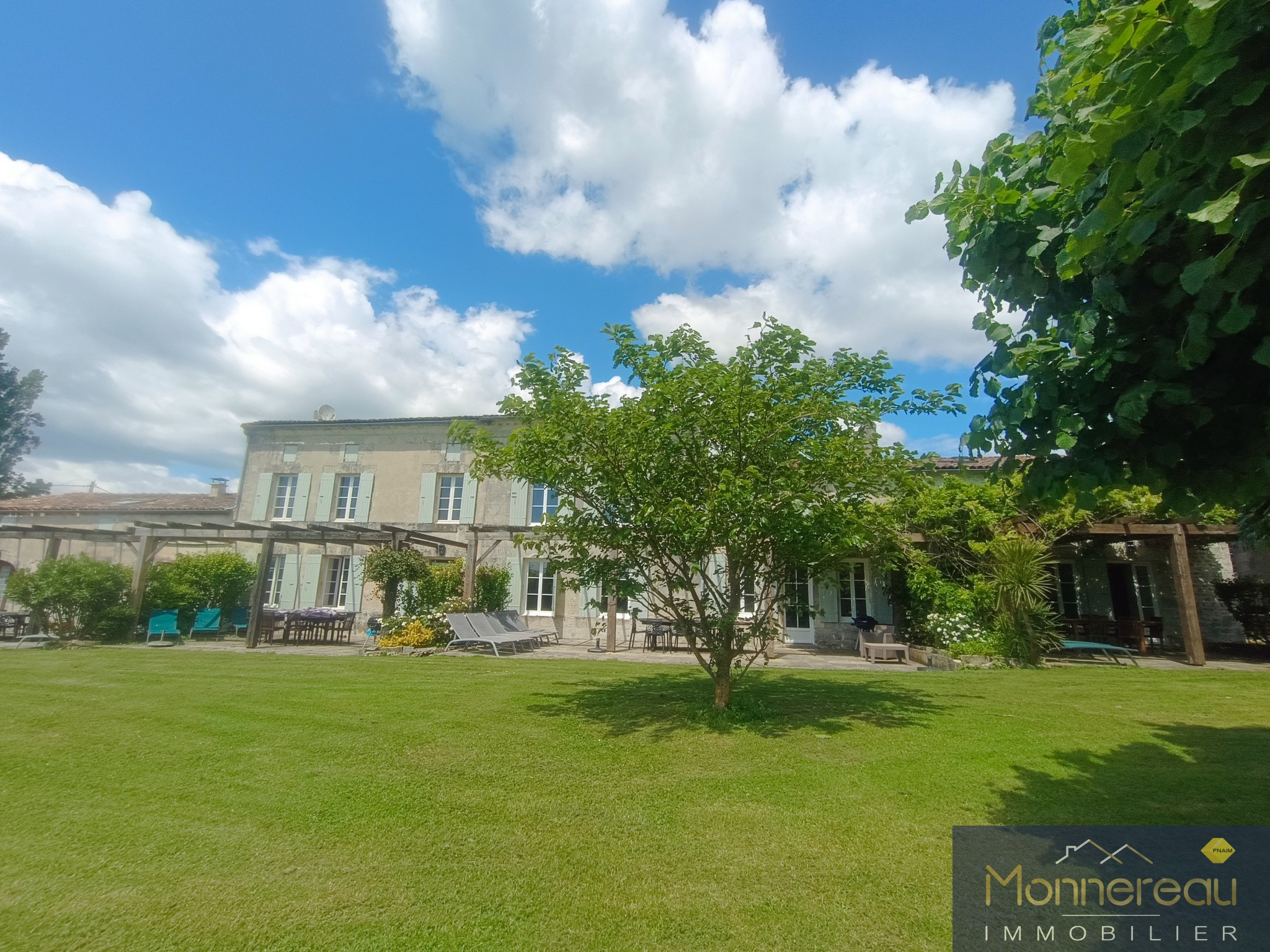 Vente Maison à Mortagne-sur-Gironde 20 pièces