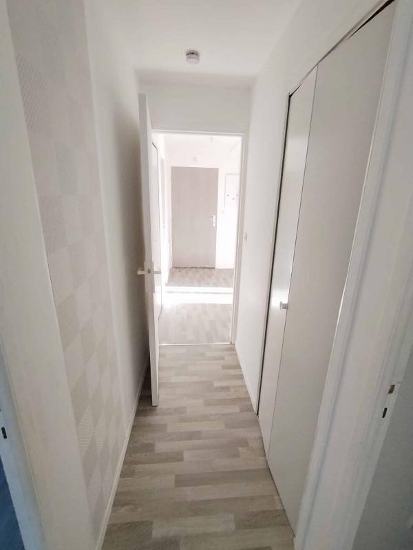 Location Appartement à Saint-Julien-les-Villas 5 pièces