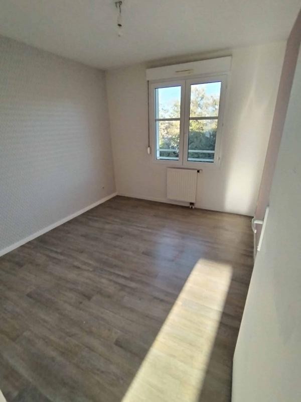 Location Appartement à Saint-Julien-les-Villas 5 pièces