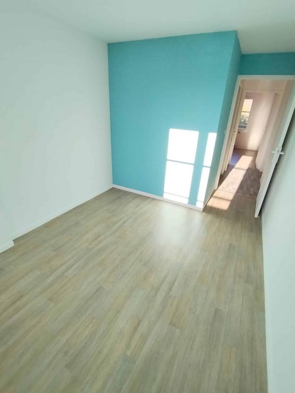 Location Appartement à Saint-Julien-les-Villas 5 pièces