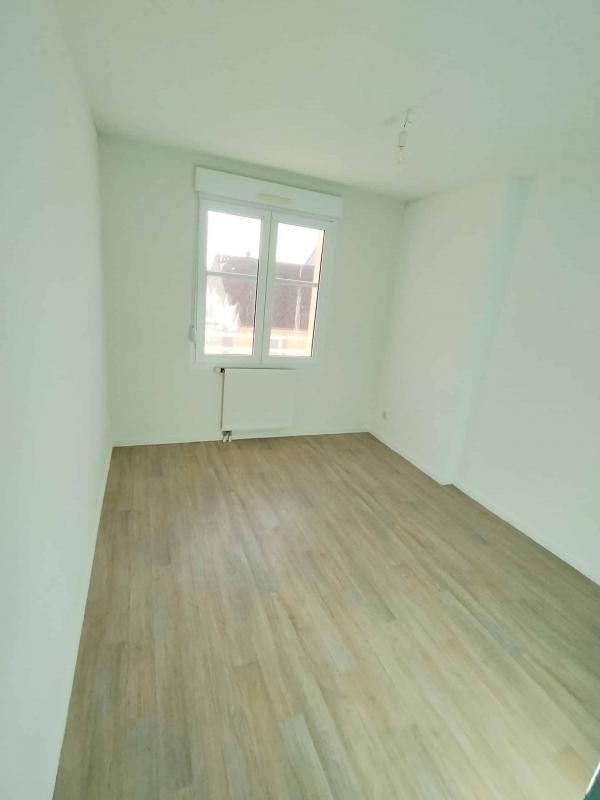 Location Appartement à Saint-Julien-les-Villas 5 pièces