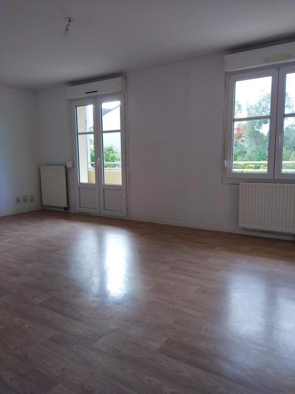 Location Appartement à Saint-Julien-les-Villas 4 pièces