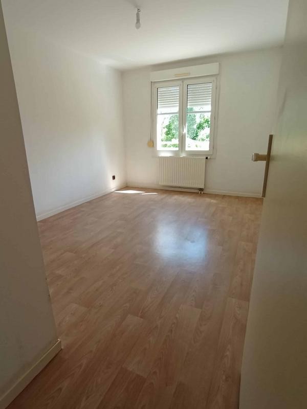 Location Appartement à Saint-Julien-les-Villas 4 pièces