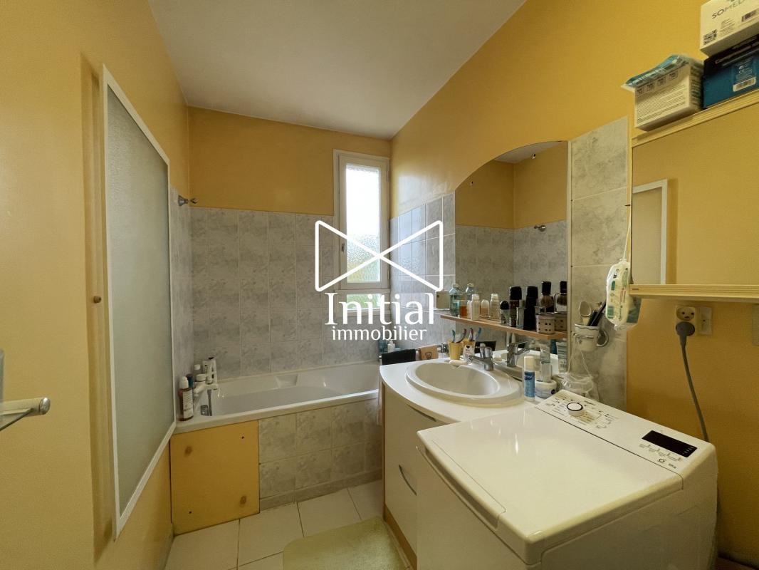 Vente Appartement à Saint-Julien-les-Villas 4 pièces